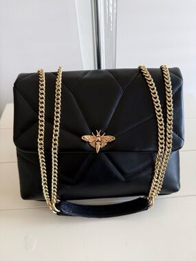 Black Quilted Chain-Handle Shoulder Bag